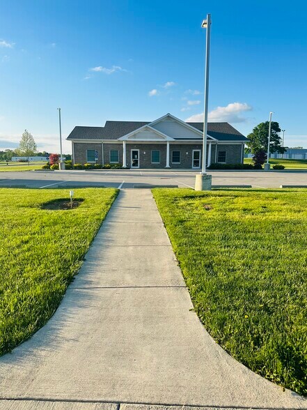 More Photos Of 206 W Main St, New London Medical For Sale