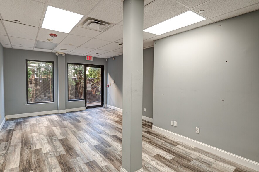 More Photos Of 328A Main St, Huntington Storefront Retail Office For Lease