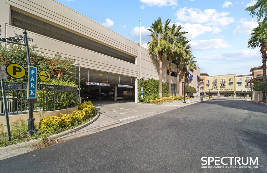 More Photos Of 24510 Town Center Dr, Valencia Storefront Retail Office For Lease