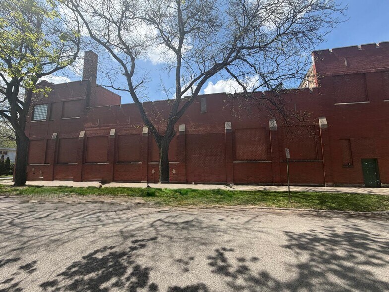 More Photos Of 609 South Blvd, Evanston Warehouse For Sale