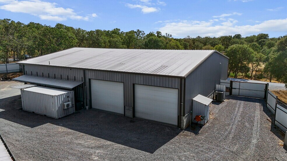 More Photos Of 16710 Oak Hollow Dr, Cottonwood Lodge Meeting Hall For Sale