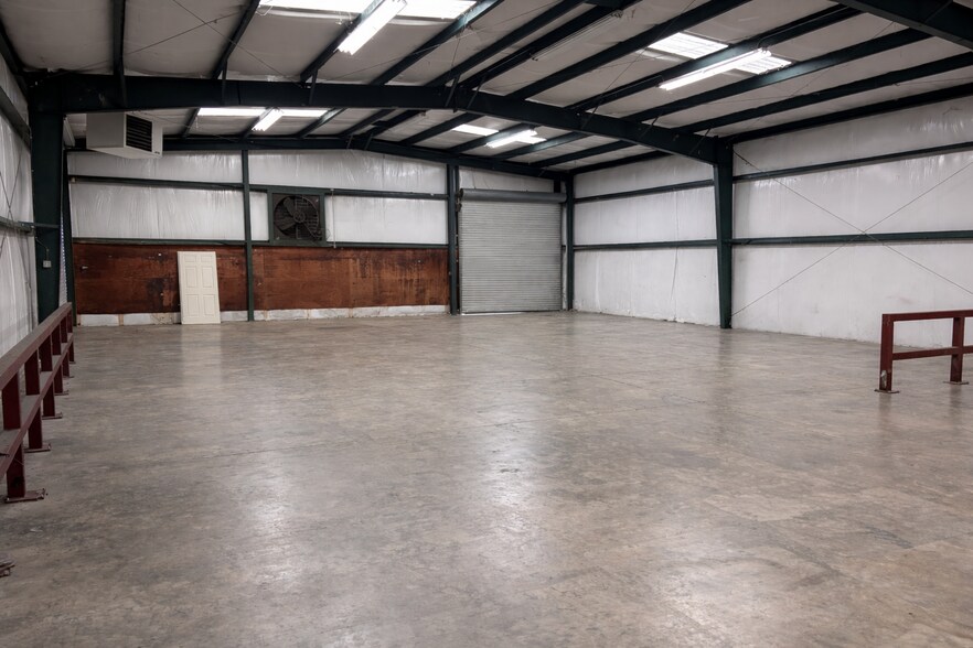 More Photos Of 1011 Yeager Pky, Pelham Warehouse For Lease