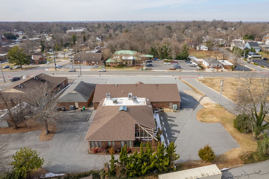 More Photos Of 810 Lindsay St, High Point Medical For Sale