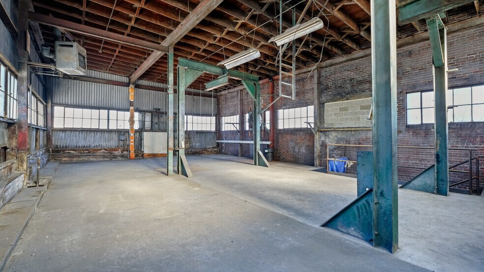 More Photos Of 47 Maple Ave, Flemington Light Manufacturing For Lease