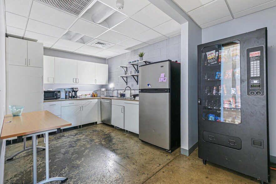 More Photos Of 2245 Curtis St, Denver Loft Creative Space For Lease