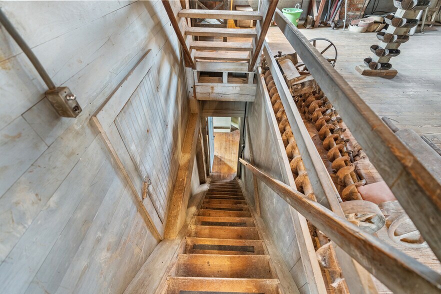 More Photos Of 8572 Silver Lake Rd, Linden Freestanding For Sale