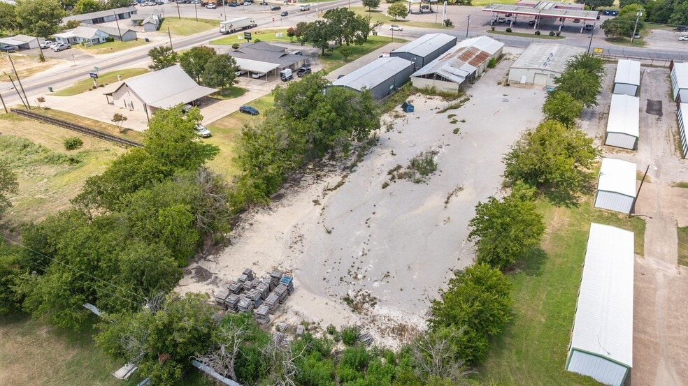 More Photos Of 1208 E Washington St, Stephenville Industrial For Sale