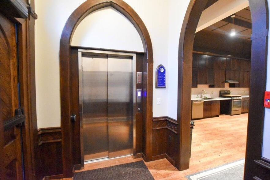 More Photos Of 611 E William St, Ann Arbor Sorority Fraternity House For Sale