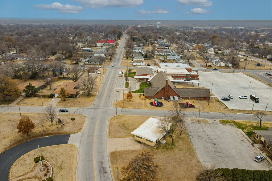More Photos Of 1601 N State St, Augusta Office For Sale