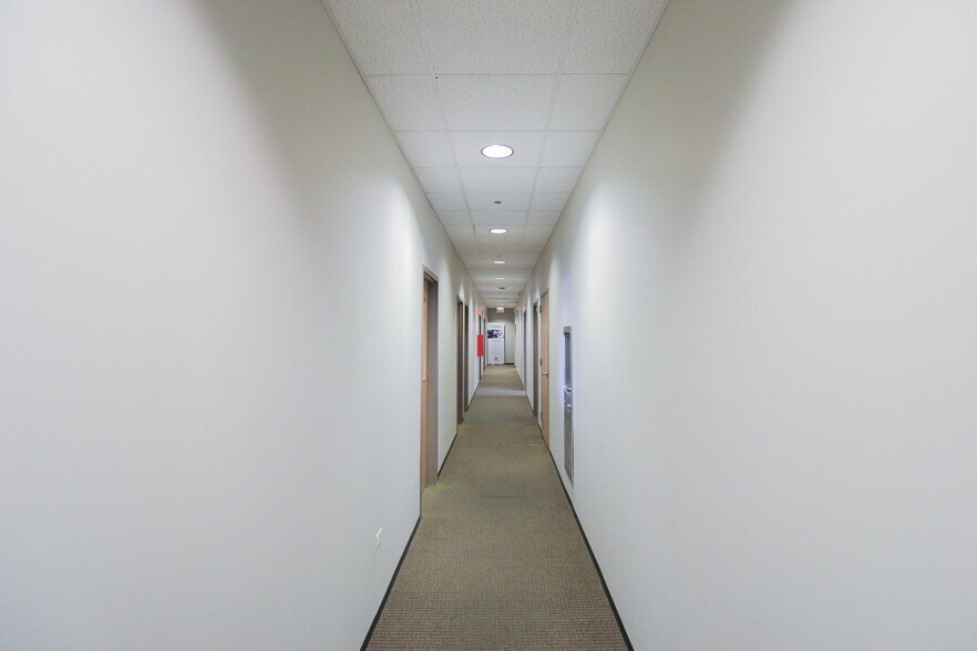 More Photos Of 6400 N Northwest Hwy, Chicago Apartments For Lease