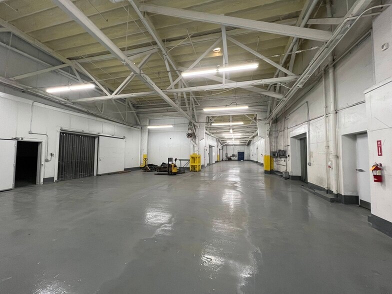 More Photos Of 1937-2035 E Vernon Ave, Vernon Refrigeration Cold Storage For Sale