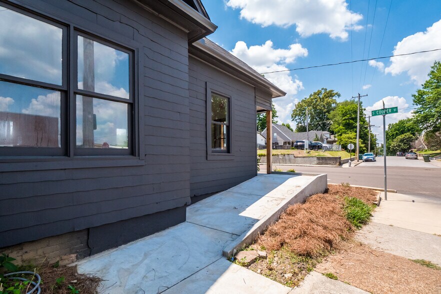 More Photos Of 574 S Cooper St, Memphis Office For Lease