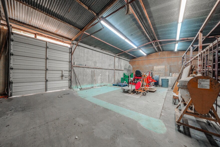 More Photos Of 6302 Saint Augustine St, Houston Manufacturing For Lease