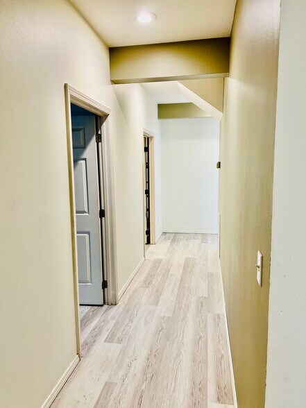 More Photos Of 808-810 6th St S, Kirkland Office Residential For Lease