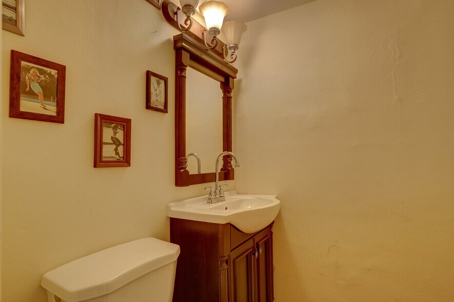 More Photos Of 2115-2145 SW 2nd Ave, Fort Lauderdale Showroom For Sale
