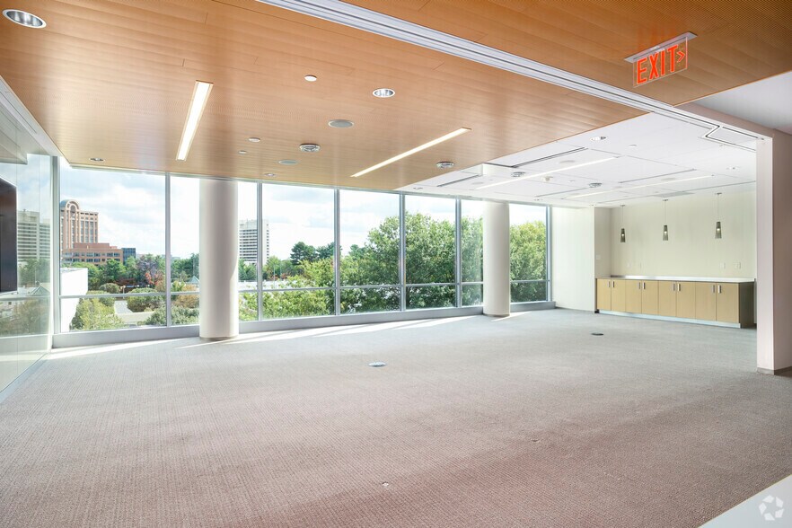 More Photos Of 1861 International Dr, Tysons Office For Lease