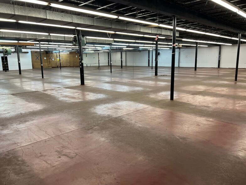 More Photos Of 306 S Bonner St, Jacksonville General Retail For Sale