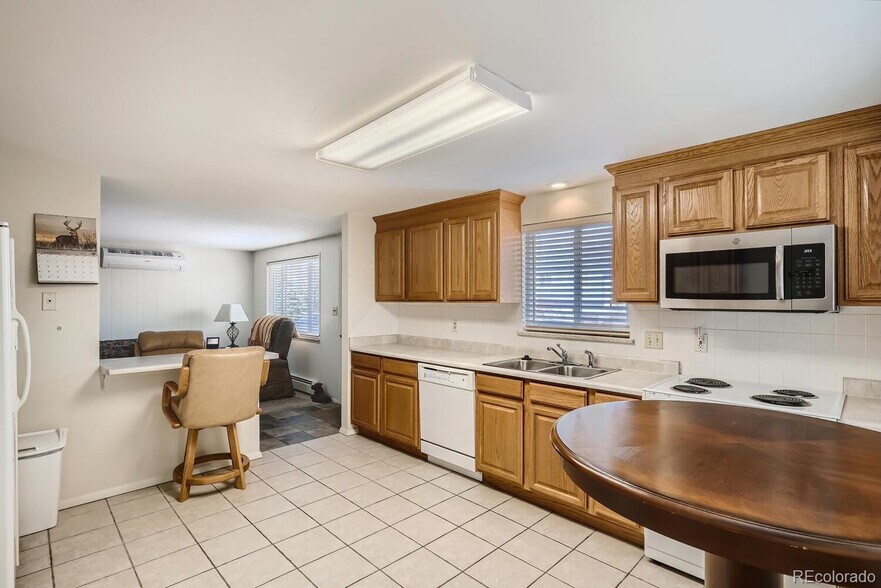 More Photos Of 512 Maple St, Golden Apartments For Sale