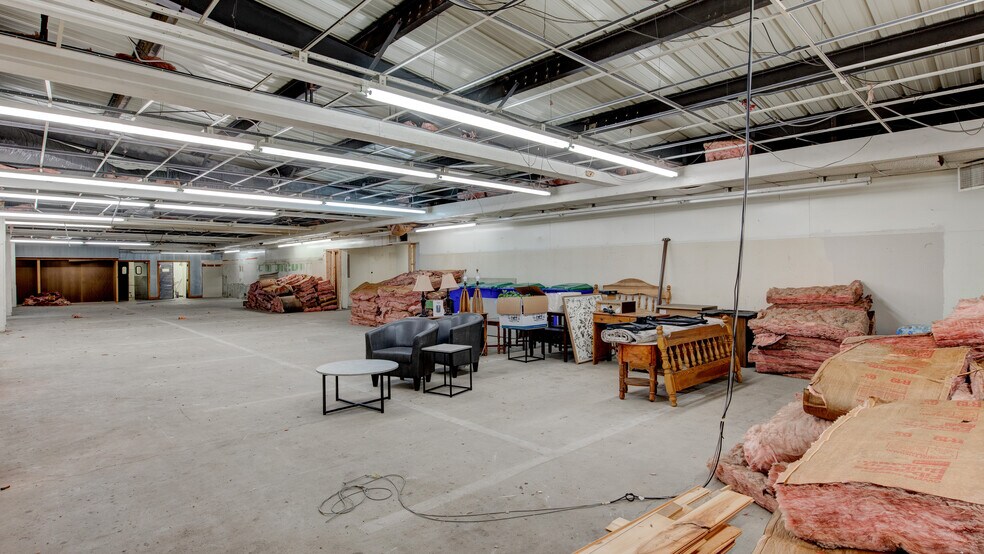 More Photos Of 2015 Payne st, Tell City Light Distribution For Sale