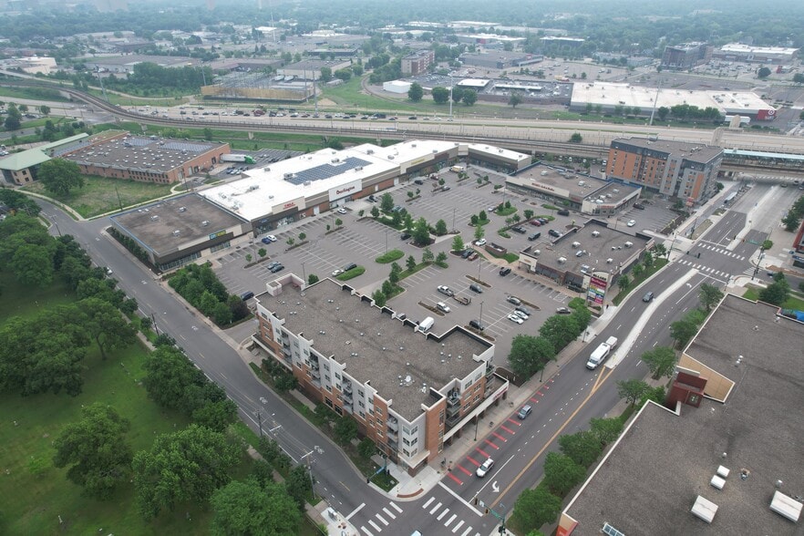 More Photos Of 2100-2218 Lake St E, Minneapolis Unknown For Lease