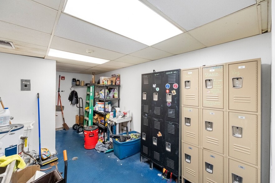 More Photos Of 9585 Braun Rd, San Antonio Storefront Retail Office For Sale
