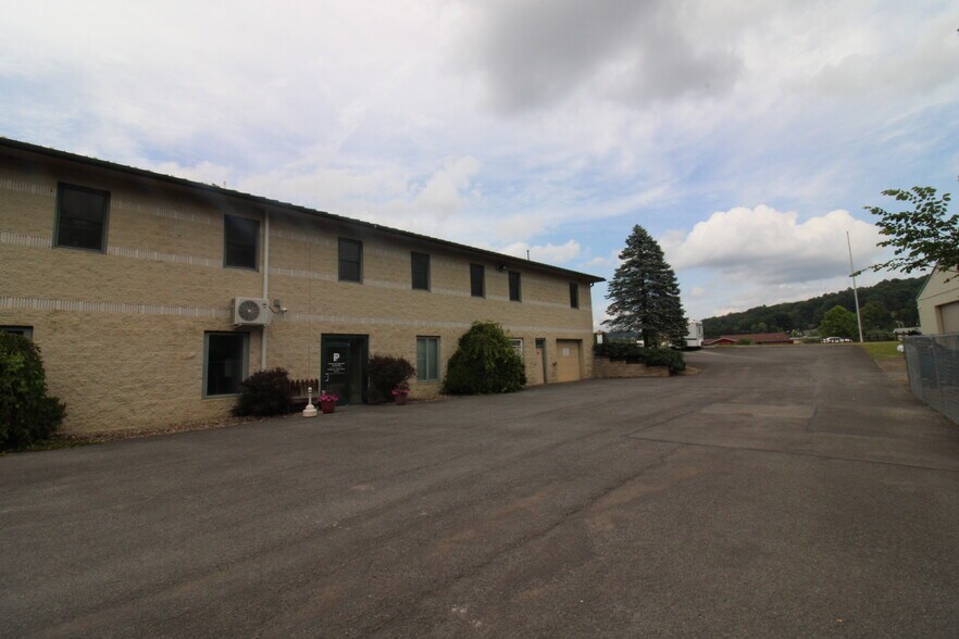 More Photos Of 2031 Pleasant Valley Rd, Fairmont Medical For Lease