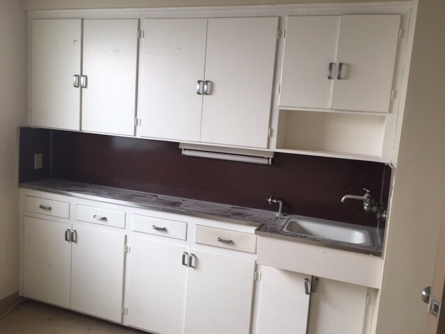 More Photos Of 218 W E St, Ontario Medical For Sale