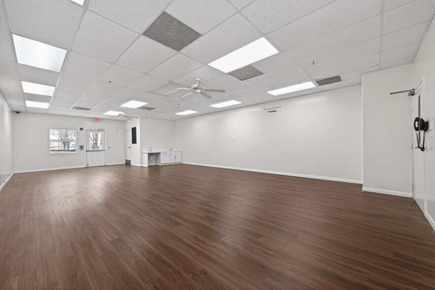 More Photos Of 8525 Queenston Blvd, Houston Freestanding For Sale