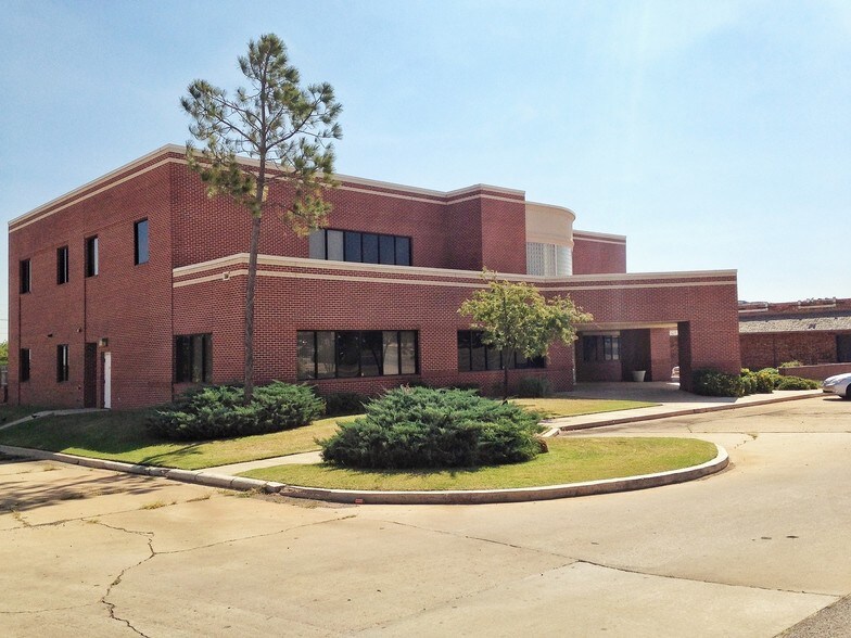 More Photos Of 1700 N Main St, Altus Unknown For Sale