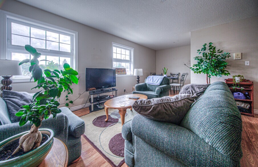 More Photos Of 172 Regina St N, Waterloo Apartments For Sale