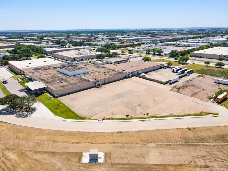 More Photos Of 2910 Avenue F, Arlington Warehouse For Sale