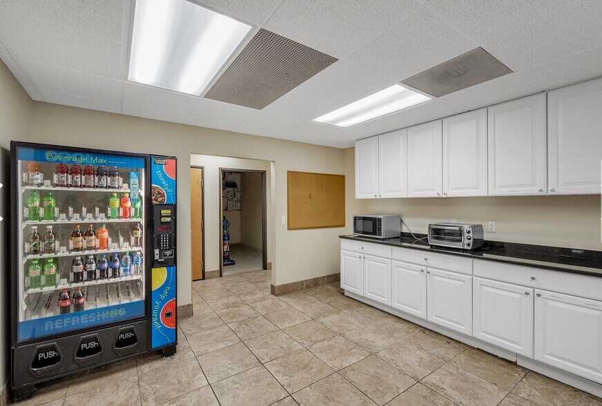 More Photos Of 2430 Rochester Ct, Troy Medical For Lease