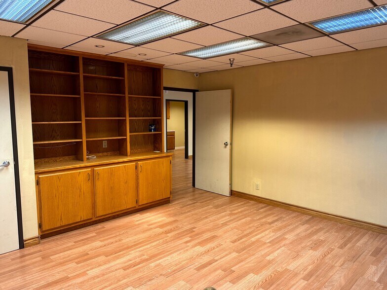More Photos Of 11930 Goldring Rd, Arcadia Light Distribution For Sale