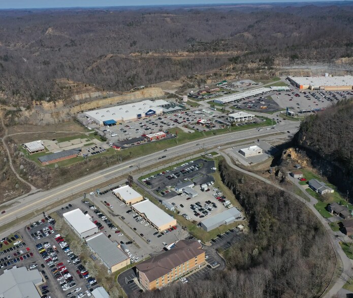 More Photos Of 124 Corporate Dr, Hazard Storefront For Sale