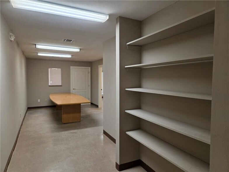 More Photos Of 1065 Muller Pky, Westwego Office For Sale