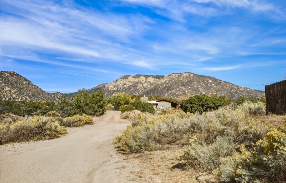 More Photos Of 24 Matisse Rd NE, Albuquerque Apartments For Sale