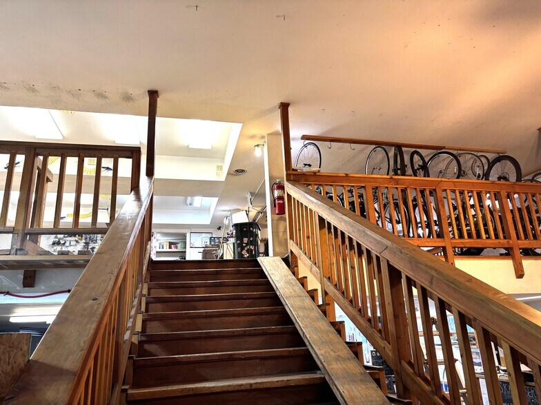 More Photos Of 513 S Main St, Moscow Storefront For Lease