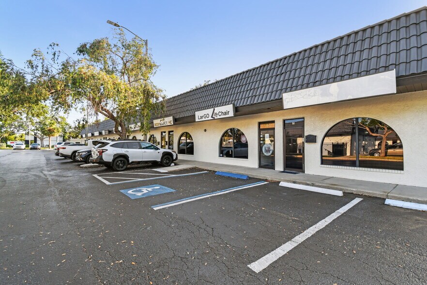 More Photos Of 14219 Walsingham Rd, Largo Unknown For Lease