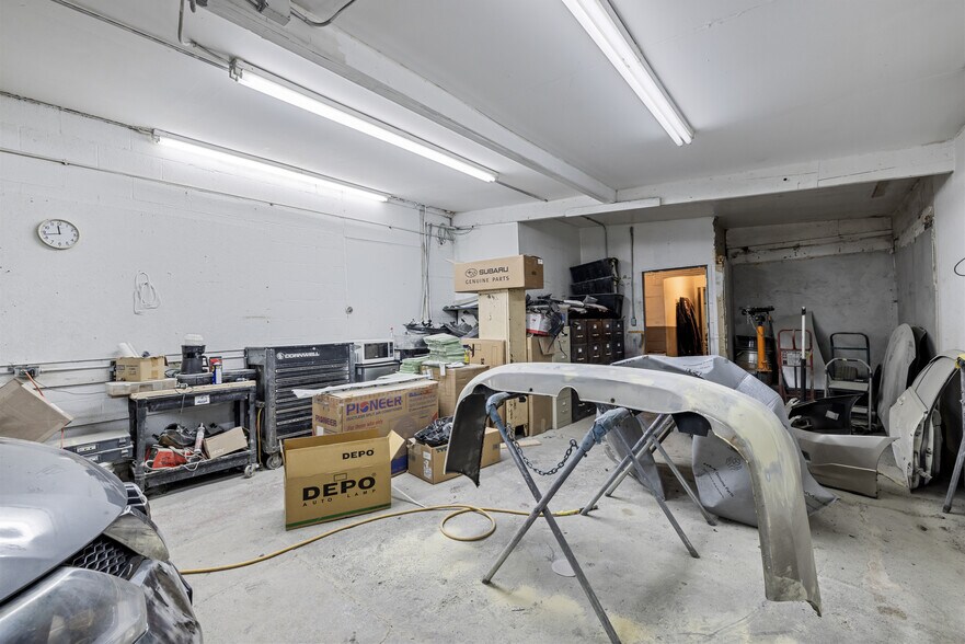 More Photos Of 20 Woodland St, Methuen Auto Repair For Sale