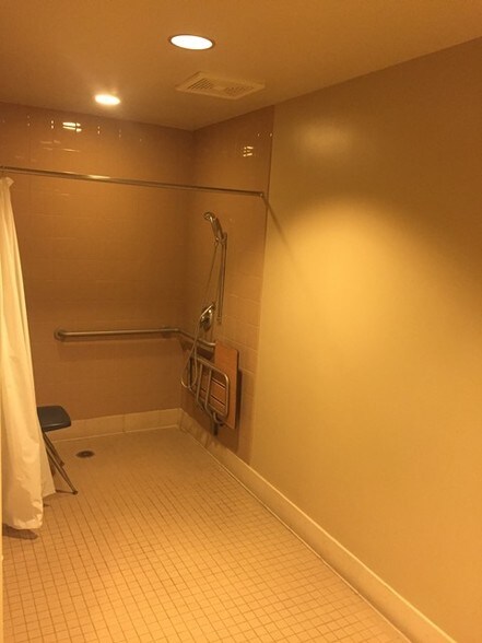 More Photos Of 1940 Garnet Ave, San Diego Medical For Sale