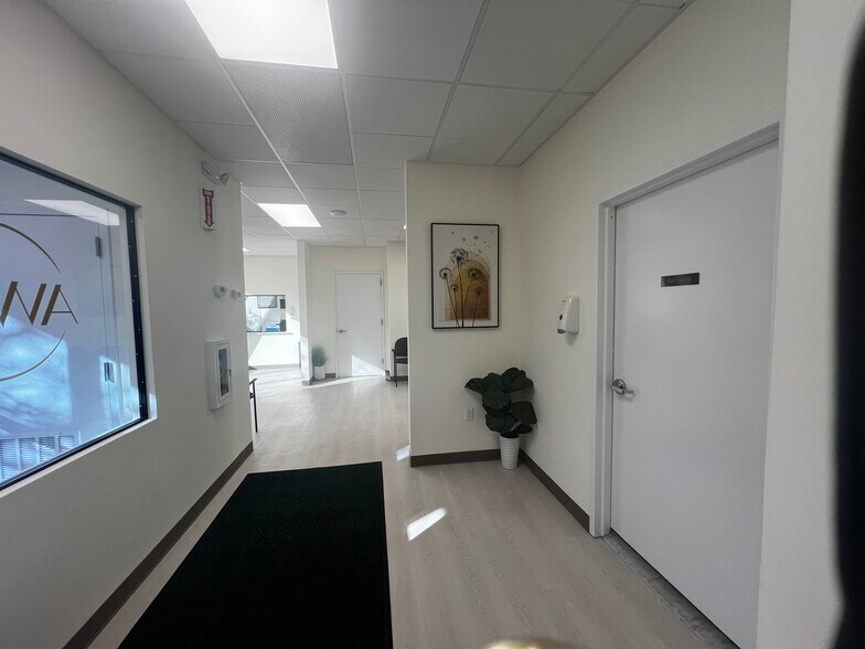 More Photos Of 1895 Walt Whitman Rd, Melville Medical For Lease