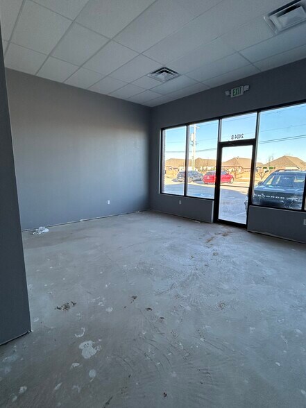 More Photos Of 2404 NW 178th St, Edmond General Retail For Lease