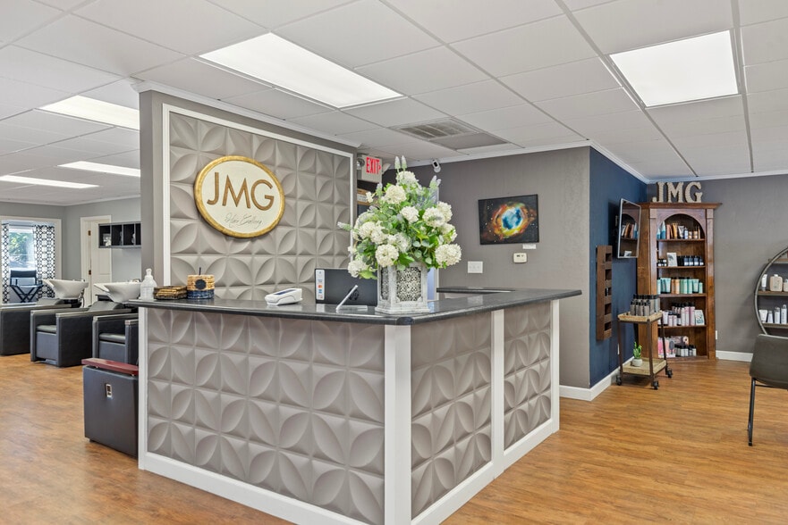 More Photos Of 2445 S 5th St, Springfield Office For Sale