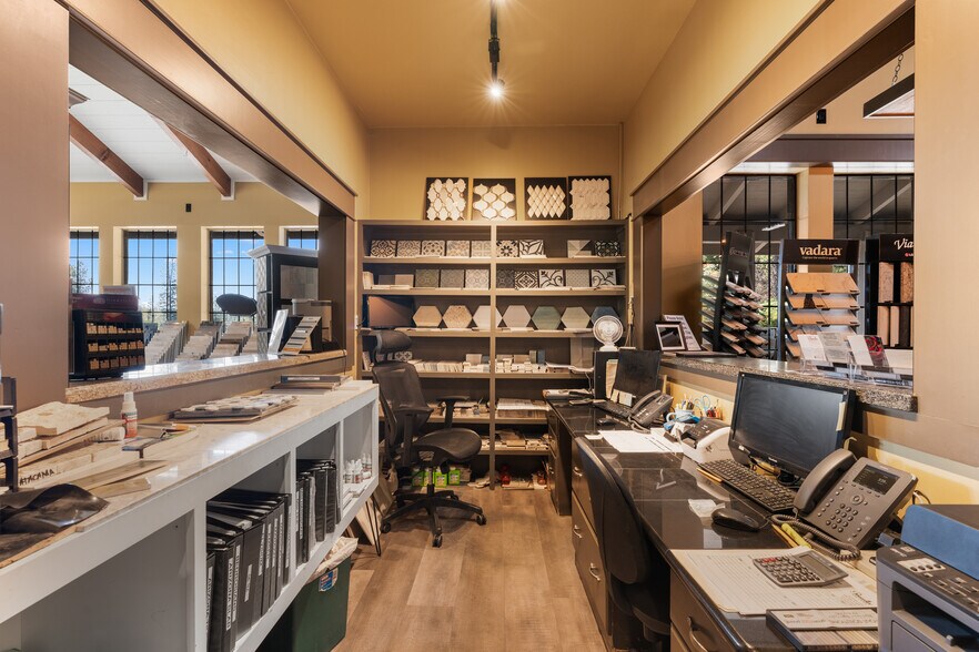 More Photos Of 807 S Auburn St, Grass Valley Showroom For Sale