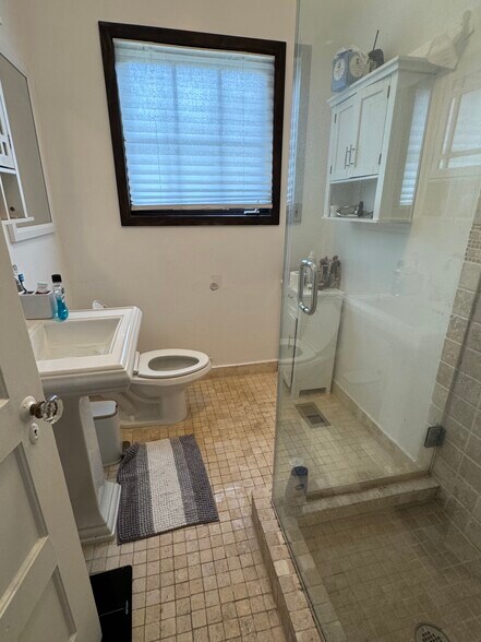 More Photos Of 1208 Poinsettia Dr, West Hollywood Apartments For Sale