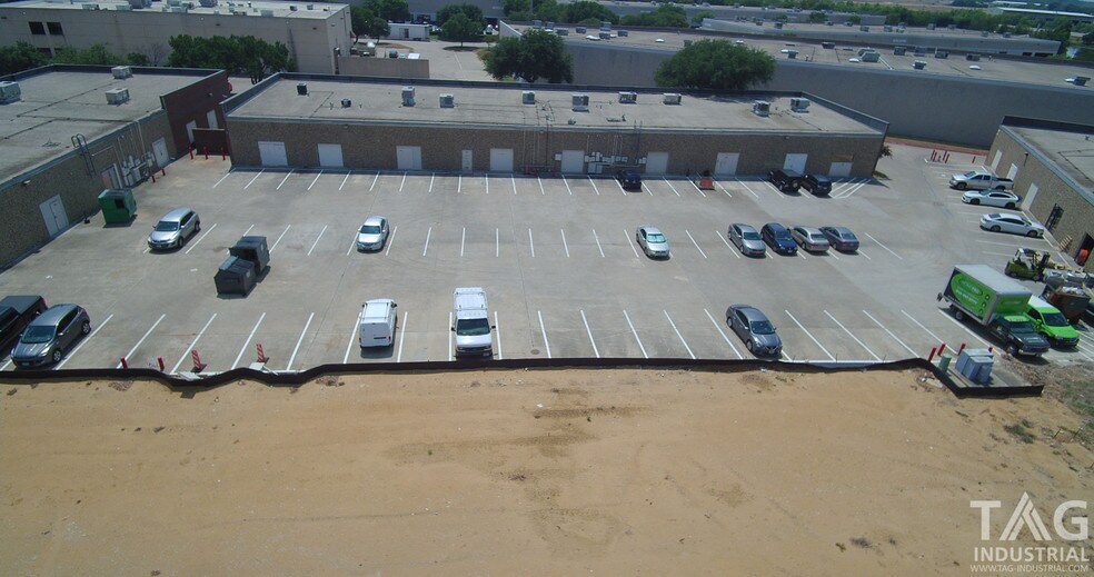 More Photos Of 1611 N Interstate 35E, Carrollton Research And Development For Lease