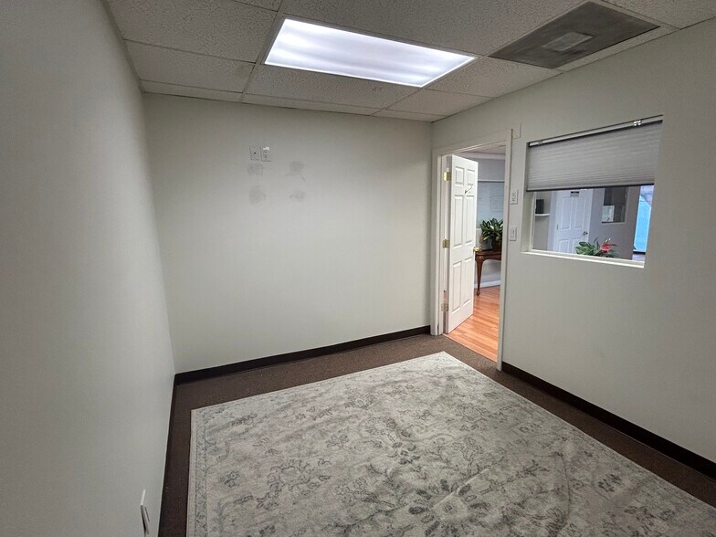 More Photos Of 4707 W Gandy Blvd, Tampa Storefront Retail Office For Lease