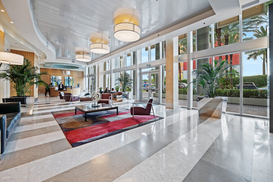 More Photos Of 175 SW 7th St, Miami Medical For Sale