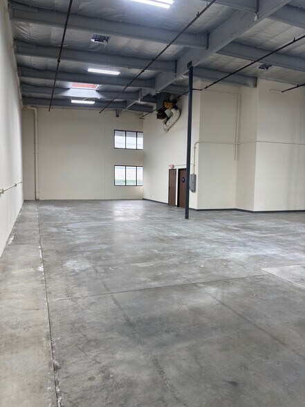 More Photos Of 9528 E Rush St, South El Monte Manufacturing For Lease