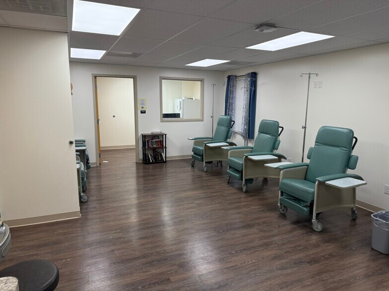 More Photos Of 2 Emma Ln, Clifton Park Medical For Lease